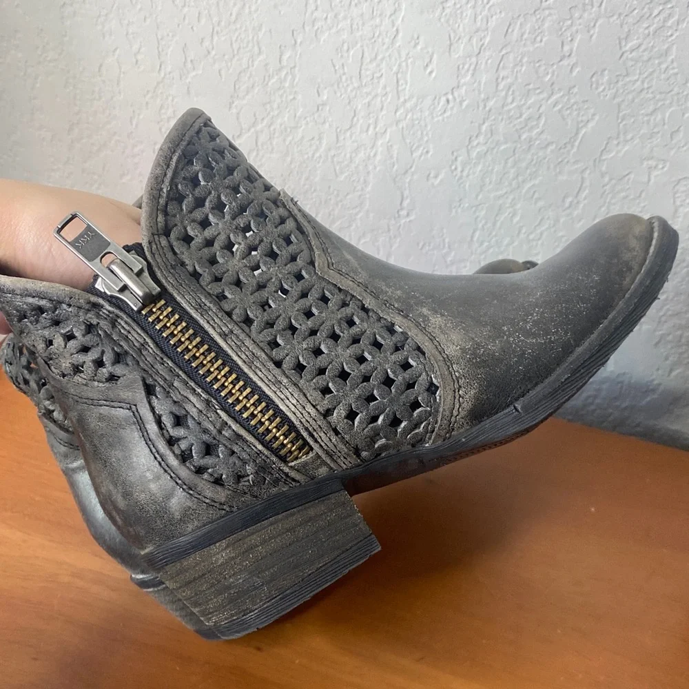 Circle G Distressed Black Woven Cutout Ankle Boots - Picture 9 of 10